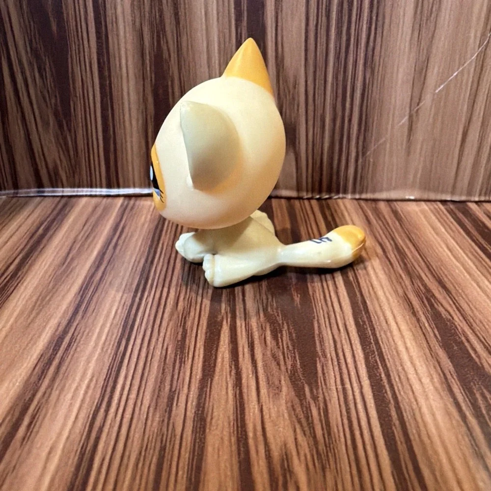 Authentic Littlest Pet Shop LPS #1521 Cream Orange Shorthair Cat Blue Eye Hasbro